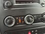 Mercedes-Benz Sprinter 213 2.2 CDI 366 | 3 Persoons | Trekhaak | Cruise Control | Stoelverwarming | Bluetooth | Multifunctioneel Stuurwiel | LED Flitsers | Camera |