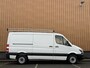 Mercedes-Benz Sprinter 213 2.2 CDI 366 | 3 Persoons | Trekhaak | Cruise Control | Stoelverwarming | Bluetooth | Multifunctioneel Stuurwiel | LED Flitsers | Camera |