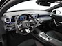 Mercedes-Benz A-klasse 180 Star Edition AMG Line | Panorama - Schuifdak | Sfeerverlichting | Multibeam Led | DAB+ Radio | Achteruitrijcamera | Voorstoelen Verwarmd | 19" Lichtmetalen AMG Velgen