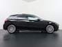 Mercedes-Benz A-klasse 180 Star Edition AMG Line | Panorama - Schuifdak | Sfeerverlichting | Multibeam Led | DAB+ Radio | Achteruitrijcamera | Voorstoelen Verwarmd | 19" Lichtmetalen AMG Velgen