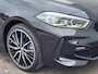 BMW 1-Serie 118i Automaat / Dealer onderhouden / M-Sport / 19" velgen / Navigatie / Panoramadak / Harman Kardon audio / DAB / Sportstoelen / Achteruitrijcamera / Headup display / Digital Cockpit /