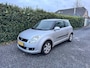 Suzuki Swift 1.3 Bandit | Autom. Airco | LMV | Sportstoelen | Elekt. Ramen | Keyless | Trekhaak | APK tot 13-08-2026!