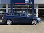 Volvo V60 1.6 T3 R-Design / Automaat / NL-Auto / Dealer-Onderhouden / Cruise-Control / Climate-Control / Trekhaak / Radio-Bluetooth / Navi / Armsteun V+A / PDC V+A / 16'' LMV / All-Season / ENZ.