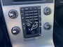 Volvo V60 1.6 T3 R-Design / Automaat / NL-Auto / Dealer-Onderhouden / Cruise-Control / Climate-Control / Trekhaak / Radio-Bluetooth / Navi / Armsteun V+A / PDC V+A / 16'' LMV / All-Season / ENZ.