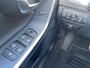 Volvo V60 1.6 T3 R-Design / Automaat / NL-Auto / Dealer-Onderhouden / Cruise-Control / Climate-Control / Trekhaak / Radio-Bluetooth / Navi / Armsteun V+A / PDC V+A / 16'' LMV / All-Season / ENZ.