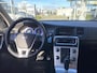 Volvo V60 1.6 T3 R-Design / Automaat / NL-Auto / Dealer-Onderhouden / Cruise-Control / Climate-Control / Trekhaak / Radio-Bluetooth / Navi / Armsteun V+A / PDC V+A / 16'' LMV / All-Season / ENZ.