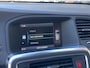 Volvo V60 1.6 T3 R-Design / Automaat / NL-Auto / Dealer-Onderhouden / Cruise-Control / Climate-Control / Trekhaak / Radio-Bluetooth / Navi / Armsteun V+A / PDC V+A / 16'' LMV / All-Season / ENZ.