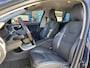 Volvo V60 1.6 T3 R-Design / Automaat / NL-Auto / Dealer-Onderhouden / Cruise-Control / Climate-Control / Trekhaak / Radio-Bluetooth / Navi / Armsteun V+A / PDC V+A / 16'' LMV / All-Season / ENZ.