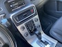 Volvo V60 1.6 T3 R-Design / Automaat / NL-Auto / Dealer-Onderhouden / Cruise-Control / Climate-Control / Trekhaak / Radio-Bluetooth / Navi / Armsteun V+A / PDC V+A / 16'' LMV / All-Season / ENZ.