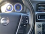 Volvo V60 1.6 T3 R-Design / Automaat / NL-Auto / Dealer-Onderhouden / Cruise-Control / Climate-Control / Trekhaak / Radio-Bluetooth / Navi / Armsteun V+A / PDC V+A / 16'' LMV / All-Season / ENZ.