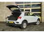 Volkswagen T-Roc 1.0 TSI Style BJ2020 Lmv 16" | Led | Pdc | Navi | App-Connect | Airco | Cruise control | Getint glas