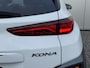Hyundai Kona 1.0T Premium / NL auto / Dealeronderhouden / 18" LM net All Season / Lederen Bekleding / Stoel verwarming en verkoeling / Led Koplampen / Navigatie / Cruise Control /
