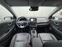Hyundai Kona 1.0T Premium / NL auto / Dealeronderhouden / 18" LM net All Season / Lederen Bekleding / Stoel verwarming en verkoeling / Led Koplampen / Navigatie / Cruise Control /