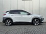 Hyundai Kona 1.0T Premium / NL auto / Dealeronderhouden / 18" LM net All Season / Lederen Bekleding / Stoel verwarming en verkoeling / Led Koplampen / Navigatie / Cruise Control /