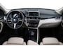 BMW X1 SDrive18i High Executive | Trekhaak | Org NL | Head-Up | Camera | Stoelverwarming | Sportstoelen | LED | 77.000 KM! |