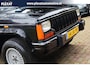 Jeep Cherokee 4.0i Limited Aut. | Youngtimer | Luxe Uitvoering | Luxe Leder | Dak dragers | Elektrische ramen | Trekhaak | Airco |