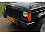Jeep Cherokee 4.0i Limited Aut. | Youngtimer | Luxe Uitvoering | Luxe Leder | Dak dragers | Elektrische ramen | Trekhaak | Airco |
