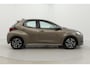 Toyota Yaris 1.5 Hybrid Dynamic | Dodehoek detectie | Navigatie | Parkeersensoren voor/achter | Stoelverwarming | Keyless | Adaptive Cruise | Clima | Camera | LED | 16 inch