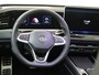 Volkswagen Passat Variant 1.5 eHybrid R-Line Edition | Panoramadak | Trekhaak | Head-up display | Parkeerassistent | Black style | Adaptieve demping | Stoelverwarming voor en achter | Dodehoek detectie |