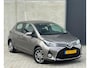 Toyota Yaris 1.3 VVT-i 5DR 2016 Grijs CAMERA|NAP|TREKHAAK