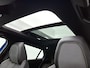 Peugeot e-2008 SUV EV GT 54 kWh 156pk | 406km WLTP Actieradius | Navigatie | Schuif-/kanteldak | Camera v+a | Climate Control | Full Led koplampen | Parkeersensoren v+a | Keyless | Adaptieve Cruise Control | Dodehoeksensor | DAB+ radio | Half lederen sportstoelen | Draadloze Apple Carplay / Android Auto | Donker getint glas | 17" lichtmetalen velgen |