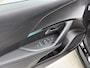 Peugeot e-2008 SUV EV Allure Pack 50 kWh 136pk | Navigatie | Achteruitrijcamera | 3D Cockpit | Climate Control | Cruise Control | Parkeersensoren | Keyless start | Bluetooth | Apple CarPlay / Android Auto | DAB+ radio | Elektrisch inklapbare spiegels | Donker getint glas | 17" lichtmetalen velgen |