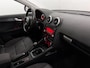 Audi A3 Sportback 1.8 TFSI Attraction Pro Line Airco, Cruise control, Radio, Lichtmetalen velgen, Gebruiksspore!!! Bij de verkoop van gebruikte voertuigen door CD-Cars wordt geen standaard garantie verstrekt. De koper aanvaardt het voertuig in de staat waarin het zich bevindt op het moment van aankoop