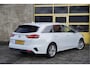 Kia Ceed Sportswagon 1.0 T-GDi DynamicPlusLine BJ2020 Lmv 16" | Led | Pdc | Navi | Keyless entry | Afneembare trekhaak | Achteruitrijcamera | Climate control | Cruise control | Verwarmde voorstoelen | Verwarmd stuurwiel | Extra getint glas