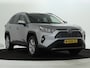 Toyota RAV4 2.5 Hybrid AWD Active | 1650KG | Lederen bekleding | Winterpakket | Parkeersensor voor en achter |