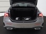 Mercedes-Benz A-klasse 250e AMG | Stoelverwarming | Carplay | Camera | Leder/Alcantara | Sfeerverlichting | Park Assist | Widescreen | Full LED | Dodehoek detectie | PHEV | Plug In