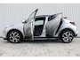 Toyota C-HR 1.8 Hybrid Bi-Tone Plus | Incl. 12 maanden garantie | Adaptieve cruise control | Stoel/stuurverwarming | Climate control | Parkeercamera | Parkeersensoren | DAB | Navigatie | JBL audio |
