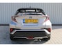 Toyota C-HR 1.8 Hybrid Bi-Tone Plus | Incl. 12 maanden garantie | Adaptieve cruise control | Stoel/stuurverwarming | Climate control | Parkeercamera | Parkeersensoren | DAB | Navigatie | JBL audio |