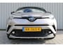 Toyota C-HR 1.8 Hybrid Bi-Tone Plus | Incl. 12 maanden garantie | Adaptieve cruise control | Stoel/stuurverwarming | Climate control | Parkeercamera | Parkeersensoren | DAB | Navigatie | JBL audio |