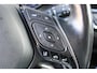 Toyota C-HR 1.8 Hybrid Bi-Tone Plus | Incl. 12 maanden garantie | Adaptieve cruise control | Stoel/stuurverwarming | Climate control | Parkeercamera | Parkeersensoren | DAB | Navigatie | JBL audio |