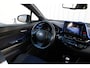 Toyota C-HR 1.8 Hybrid Bi-Tone Plus | Incl. 12 maanden garantie | Adaptieve cruise control | Stoel/stuurverwarming | Climate control | Parkeercamera | Parkeersensoren | DAB | Navigatie | JBL audio |