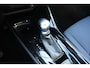 Toyota C-HR 1.8 Hybrid Bi-Tone Plus | Incl. 12 maanden garantie | Adaptieve cruise control | Stoel/stuurverwarming | Climate control | Parkeercamera | Parkeersensoren | DAB | Navigatie | JBL audio |