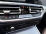 BMW 3-Serie 330e M-pakket | Panoramadak | Leder | Sportstoelen | Live cockpit | Wegklapbare trekhaak | Navigatie | Apple CarPlay | Rijstrooksensor | Climate control | 18 inch LMV | LED | DAB | PDC voor+achter | Camera | Volledig onderhouden