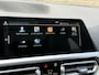 BMW 3-Serie 330e M-pakket | Panoramadak | Leder | Sportstoelen | Live cockpit | Wegklapbare trekhaak | Navigatie | Apple CarPlay | Rijstrooksensor | Climate control | 18 inch LMV | LED | DAB | PDC voor+achter | Camera | Volledig onderhouden
