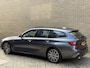 BMW 3-Serie 330e M-pakket | Panoramadak | Leder | Sportstoelen | Live cockpit | Wegklapbare trekhaak | Navigatie | Apple CarPlay | Rijstrooksensor | Climate control | 18 inch LMV | LED | DAB | PDC voor+achter | Camera | Volledig onderhouden