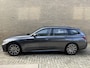 BMW 3-Serie 330e M-pakket | Panoramadak | Leder | Sportstoelen | Live cockpit | Wegklapbare trekhaak | Navigatie | Apple CarPlay | Rijstrooksensor | Climate control | 18 inch LMV | LED | DAB | PDC voor+achter | Camera | Volledig onderhouden