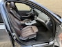 BMW 3-Serie 330e M-pakket | Panoramadak | Leder | Sportstoelen | Live cockpit | Wegklapbare trekhaak | Navigatie | Apple CarPlay | Rijstrooksensor | Climate control | 18 inch LMV | LED | DAB | PDC voor+achter | Camera | Volledig onderhouden