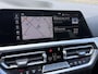 BMW 3-Serie 330e M-pakket | Panoramadak | Leder | Sportstoelen | Live cockpit | Wegklapbare trekhaak | Navigatie | Apple CarPlay | Rijstrooksensor | Climate control | 18 inch LMV | LED | DAB | PDC voor+achter | Camera | Volledig onderhouden