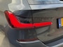 BMW 3-Serie 330e M-pakket | Panoramadak | Leder | Sportstoelen | Live cockpit | Wegklapbare trekhaak | Navigatie | Apple CarPlay | Rijstrooksensor | Climate control | 18 inch LMV | LED | DAB | PDC voor+achter | Camera | Volledig onderhouden