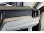 Volvo XC60 2.0 T8 AWD Recharge LONG RANGE 335kW/455pk Aut8 Ultimate Bright LUCHTVERING + HARMAN/KARDON + PANORAMADAK + PILOT ASSIST + ADAPT.CRUISE + LANE ASSIST + STOELMASSAGE + STOELVERWARMING&-VENTILATIE + 360 CAMERA + KEYLESS + PARKSENSOREN + 20" LM-VELGEN!!