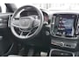 Volvo XC40 2.0 T5 AWD R-Design Intro Edition | 2100KG TREKGEWICHT | Trekhaak | Schuif/kantel panoramadak | BLIS | Keyless entry/start | Volvo on Call | Parkeercamera | Stoelverwarming | Adaptieve cruise control |