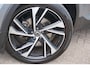 Volvo XC40 2.0 T5 AWD R-Design Intro Edition | 2100KG TREKGEWICHT | Trekhaak | Schuif/kantel panoramadak | BLIS | Keyless entry/start | Volvo on Call | Parkeercamera | Stoelverwarming | Adaptieve cruise control |
