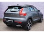 Volvo XC40 2.0 T5 AWD R-Design Intro Edition | 2100KG TREKGEWICHT | Trekhaak | Schuif/kantel panoramadak | BLIS | Keyless entry/start | Volvo on Call | Parkeercamera | Stoelverwarming | Adaptieve cruise control |