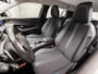 Peugeot 2008 1.2 PureTech Allure Sport Automaat (VIRTUAL COCKPIT, APPLE CARPLAY, GROOT NAVI, LEDER, STOELVERWARMING, 360 CAMERA, LED KOPLAMPEN, LM VELGEN, KEYLESS, NIEUWSTAAT)