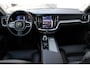 Volvo V60 B4 Automaat Plus Dark Trekhaak | Premium Audio by Harman Kardon | Stoelventilatie | Panoramadak | Driver Awareness | Driver Assist | Getinte ramen | Verwarmbare voorstoelen | Verwarmbaar stuurwiel | Verwarmbare achterbank | Visual Park Assist | 19 Inch | Driver Awareness | Driver Assistance | Draadloos telefoon opladen | Google Maps | Google Assistant | Apple Carplay | Camera achter | Keyless | Noodreservewiel