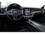Volvo V60 B4 Automaat Plus Dark Trekhaak | Premium Audio by Harman Kardon | Stoelventilatie | Panoramadak | Driver Awareness | Driver Assist | Getinte ramen | Verwarmbare voorstoelen | Verwarmbaar stuurwiel | Verwarmbare achterbank | Visual Park Assist | 19 Inch | Driver Awareness | Driver Assistance | Draadloos telefoon opladen | Google Maps | Google Assistant | Apple Carplay | Camera achter | Keyless | Noodreservewiel